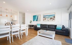 'Sandy Shores' A Spacious Newcastle Beach Escape
